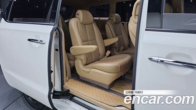 Kia Canival 2018 — photo 16