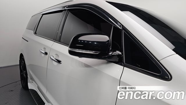 Kia Canival 2018 — photo 33
