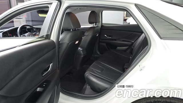 Hyundai AVANTE 2023 — photo 11