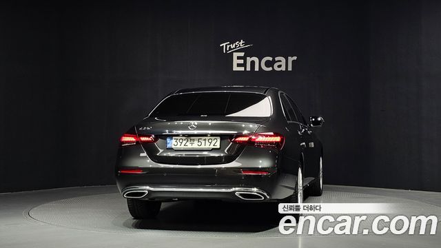 Mercedes-Benz E-Class 2021 — photo 4