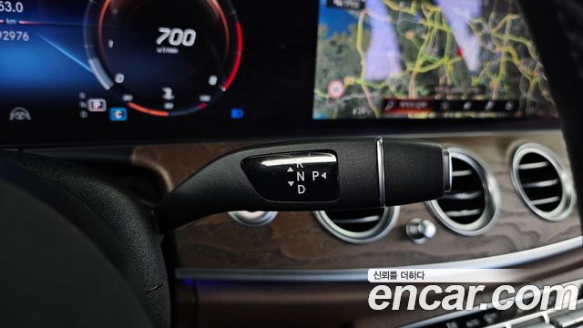 Mercedes-Benz E-Class 2021 — photo 12