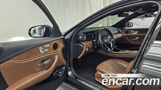 Mercedes-Benz E-Class 2021 — photo 13
