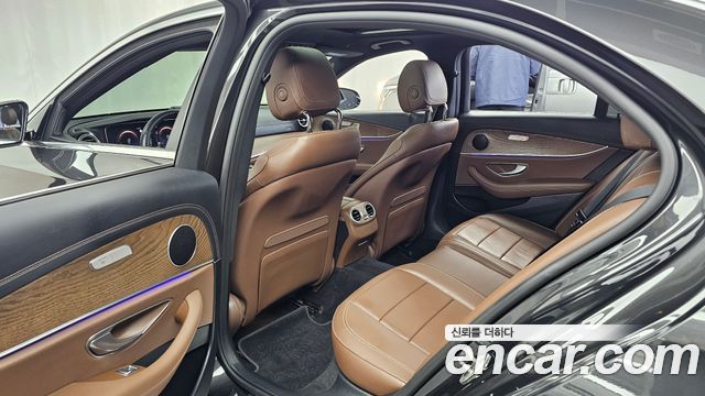 Mercedes-Benz E-Class 2021 — photo 17
