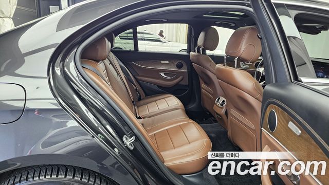 Mercedes-Benz E-Class 2021 — photo 18