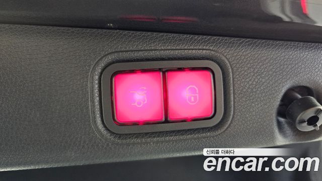 Mercedes-Benz E-Class 2021 — photo 24