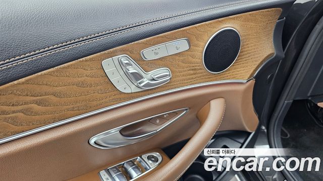 Mercedes-Benz E-Class 2021 — photo 26