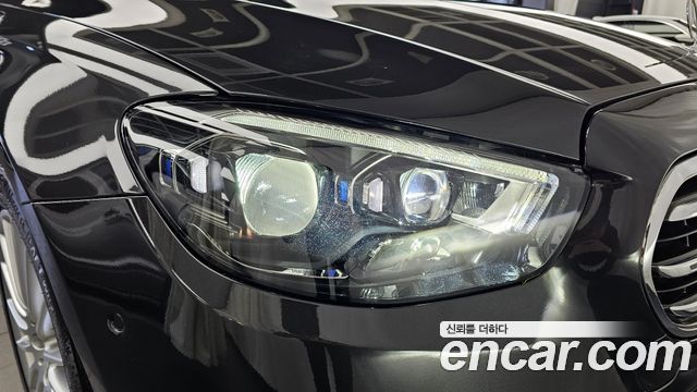 Mercedes-Benz E-Class 2021 — photo 8