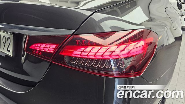 Mercedes-Benz E-Class 2021 — photo 9