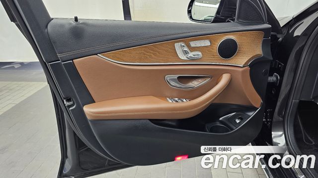 Mercedes-Benz E-Class 2021 — photo 14
