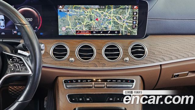 Mercedes-Benz E-Class 2021 — photo 28