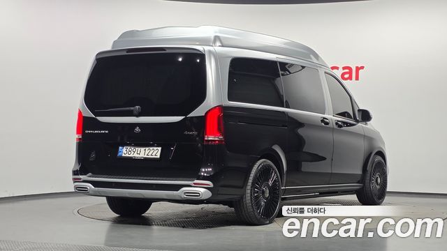 Mercedes-Benz V-Class 2023 — photo 2