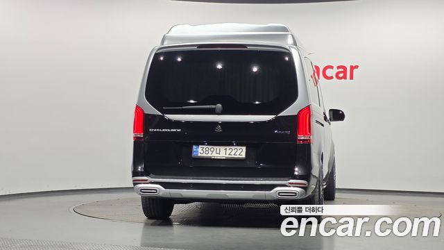 Mercedes-Benz V-Class 2023 — photo 4