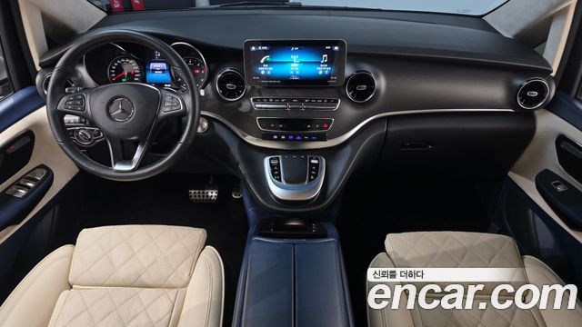 Mercedes-Benz V-Class 2023 — photo 7