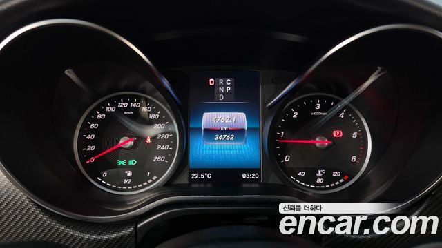 Mercedes-Benz V-Class 2023 — photo 8
