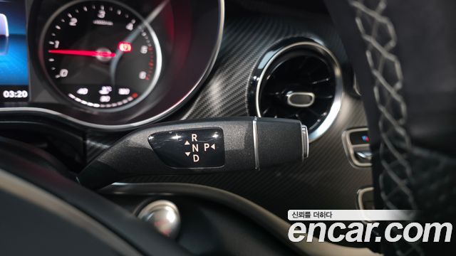 Mercedes-Benz V-Class 2023 — photo 9