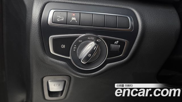 Mercedes-Benz V-Class 2023 — photo 13