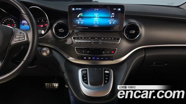 Mercedes-Benz V-Class 2023 — photo 15