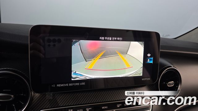 Mercedes-Benz V-Class 2023 — photo 16