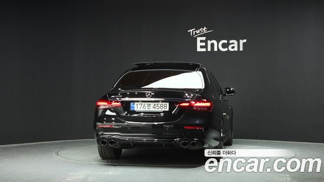 Mercedes-Benz E-Class 2023 — photo 4