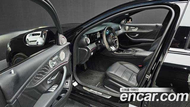 Mercedes-Benz E-Class 2023 — photo 13