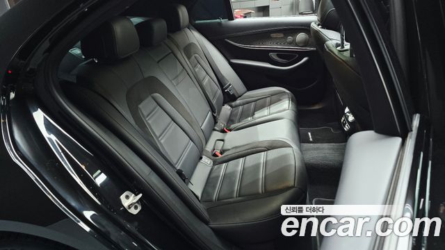 Mercedes-Benz E-Class 2023 — photo 17