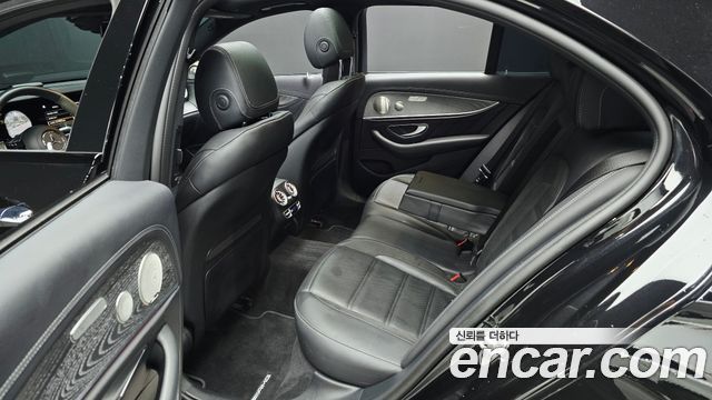 Mercedes-Benz E-Class 2023 — photo 18