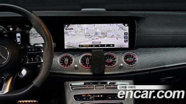 Mercedes-Benz E-Class 2023 — photo 19