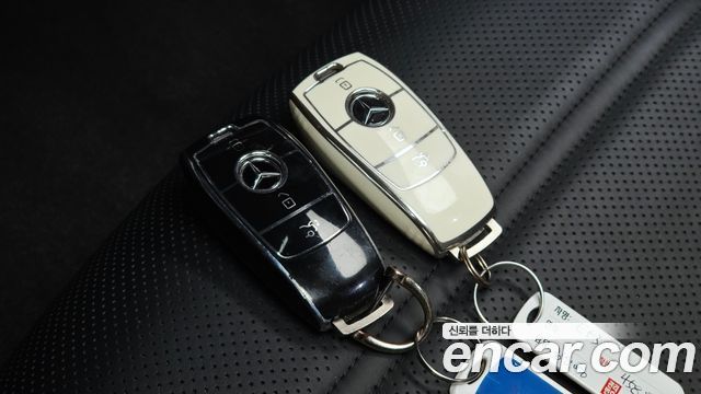 Mercedes-Benz E-Class 2023 — photo 22