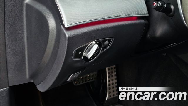 Mercedes-Benz E-Class 2023 — photo 26
