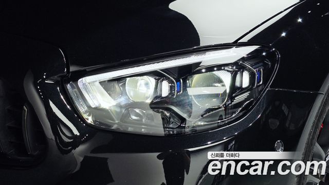 Mercedes-Benz E-Class 2023 — photo 8