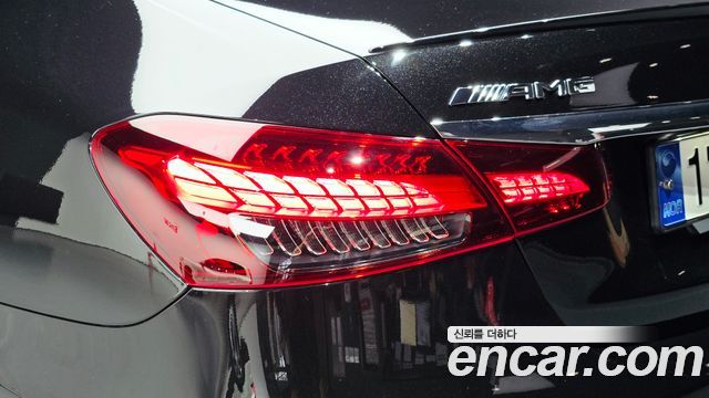 Mercedes-Benz E-Class 2023 — photo 9