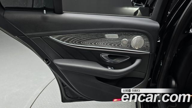 Mercedes-Benz E-Class 2023 — photo 15