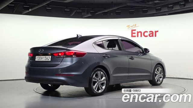Hyundai AVANTE 2018 — photo 2