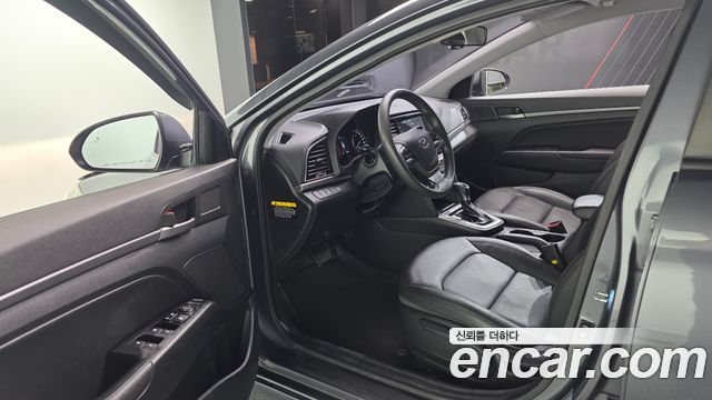 Hyundai AVANTE 2018 — photo 10