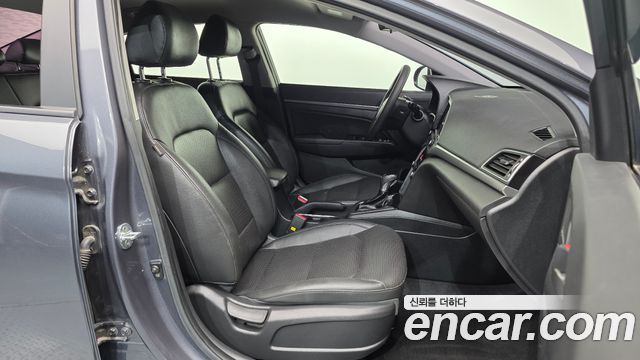 Hyundai AVANTE 2018 — photo 11