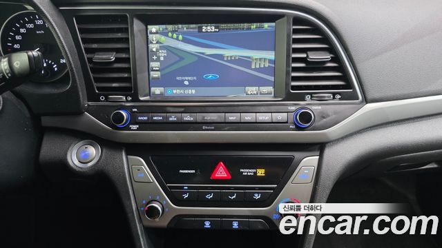 Hyundai AVANTE 2018 — photo 14