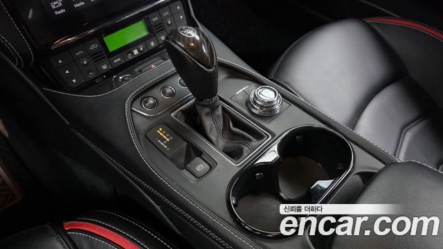 Maserati GranTurismo 2019 — photo 9