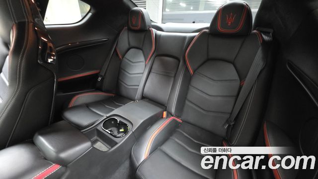 Maserati GranTurismo 2019 — photo 12