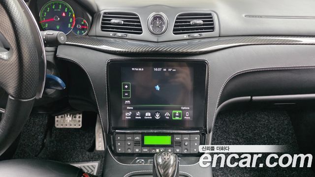 Maserati GranTurismo 2019 — photo 14