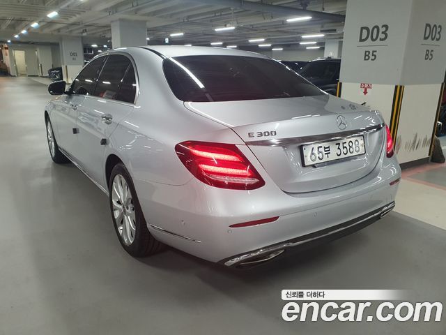 Mercedes-Benz E-Class 2018 — photo 2