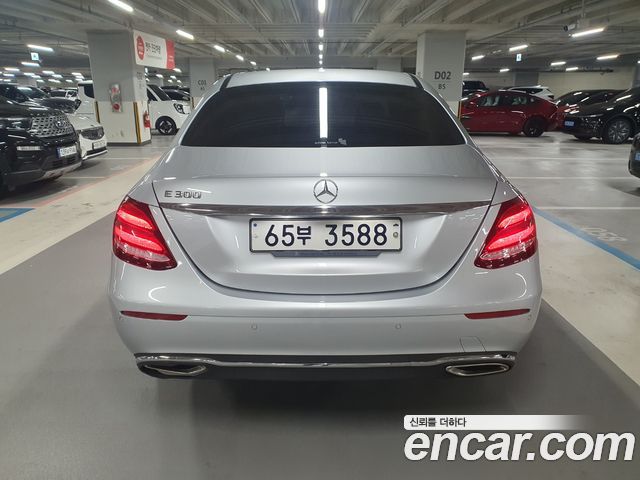 Mercedes-Benz E-Class 2018 — photo 4