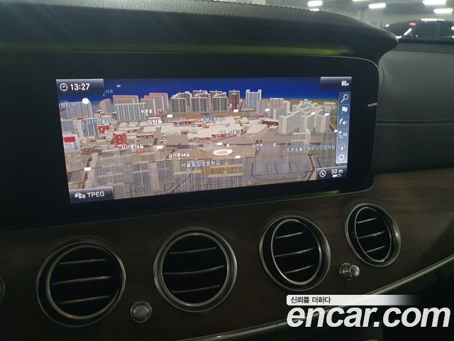 Mercedes-Benz E-Class 2018 — photo 11