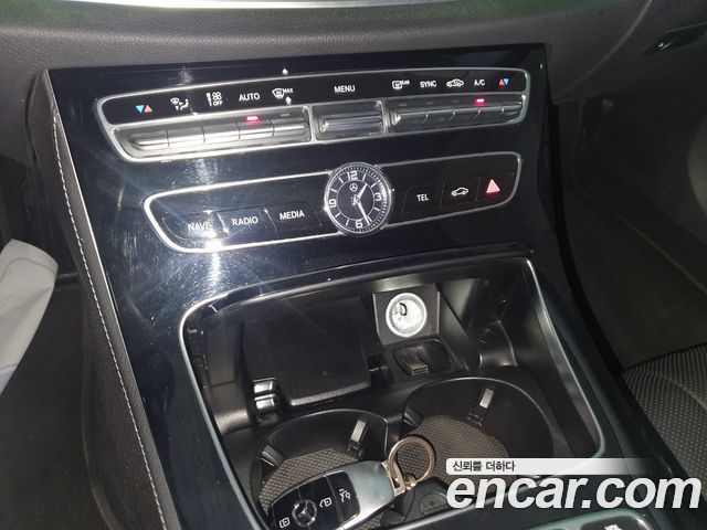 Mercedes-Benz E-Class 2018 — photo 13