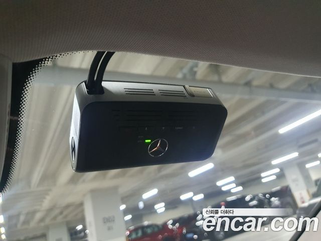 Mercedes-Benz E-Class 2018 — photo 17