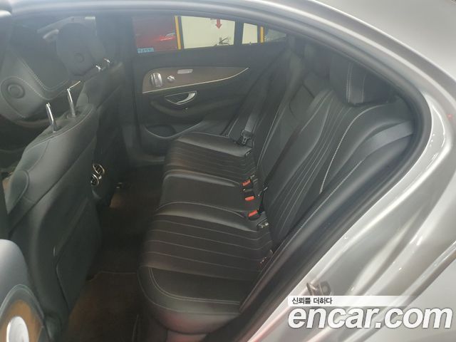 Mercedes-Benz E-Class 2018 — photo 18