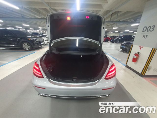 Mercedes-Benz E-Class 2018 — photo 20