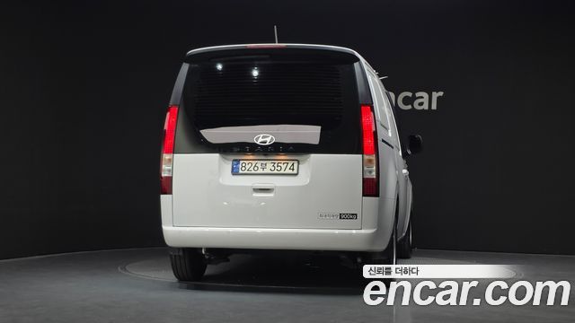 Hyundai Staria 2025 — photo 4