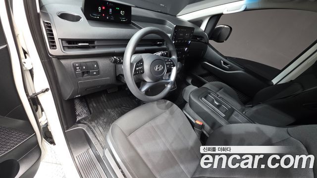 Hyundai Staria 2025 — photo 10