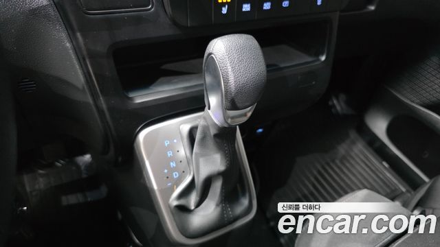 Hyundai Staria 2025 — photo 12
