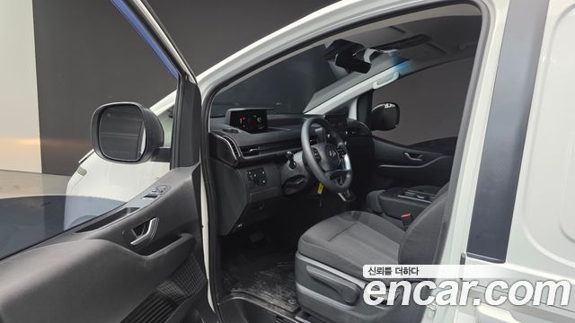Hyundai Staria 2025 — photo 13